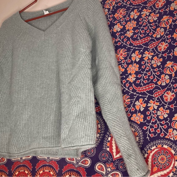 Club Monaco cashmere sweater - Picture 3 of 5